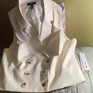 Aqua Women's Ivory Double-Breasted Vest